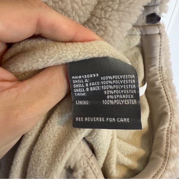 New Balance Women’s Beige Sherpa Fleece Zip-Up Jacket Size Small Teddy Bear - Picture 7 of 7